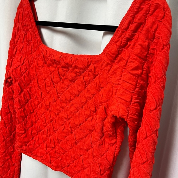 Maeve Long-Sleeve Modern Popcorn Crop Top - Picture 12 of 12